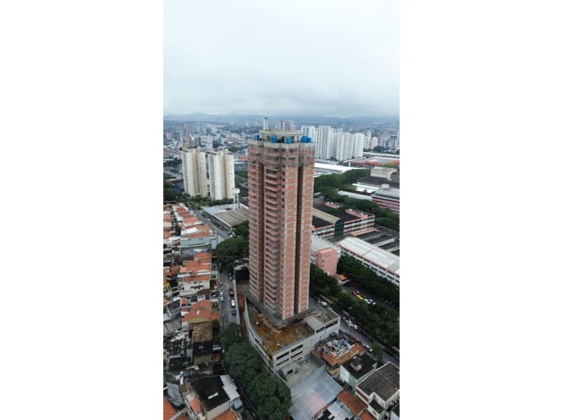 Torre do Essence Vila Yara e bairro Vila Yara ao fundo
