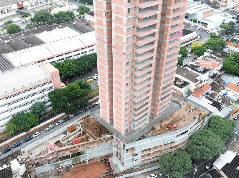 Torre e a base do empreendimento vistas do alto